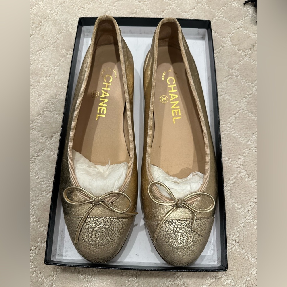 CHANEL Gold Leather Ballet Flats with Bow